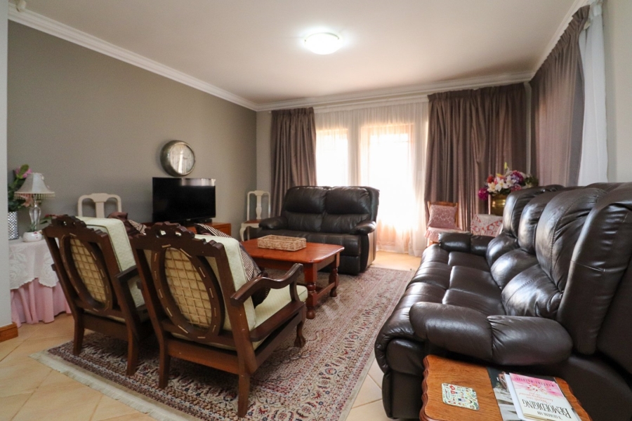 To Let 3 Bedroom Property for Rent in Wilkoppies North West